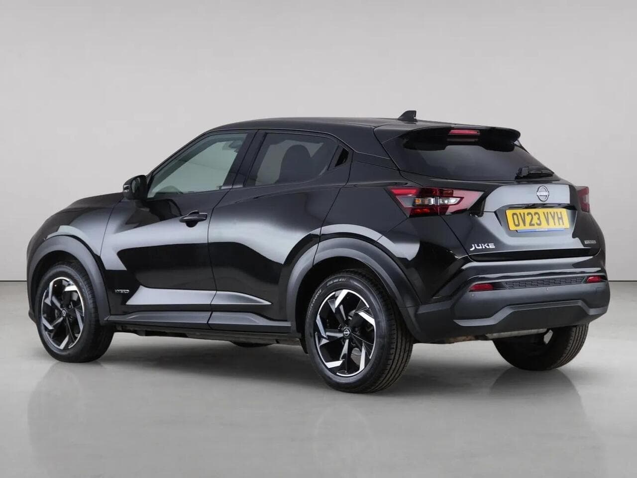 Nissan Juke thumbnail Rear Left