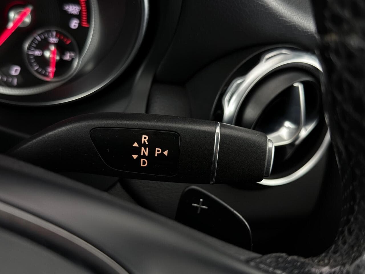 Mercedes-Benz GLA thumbnail Misc Controls