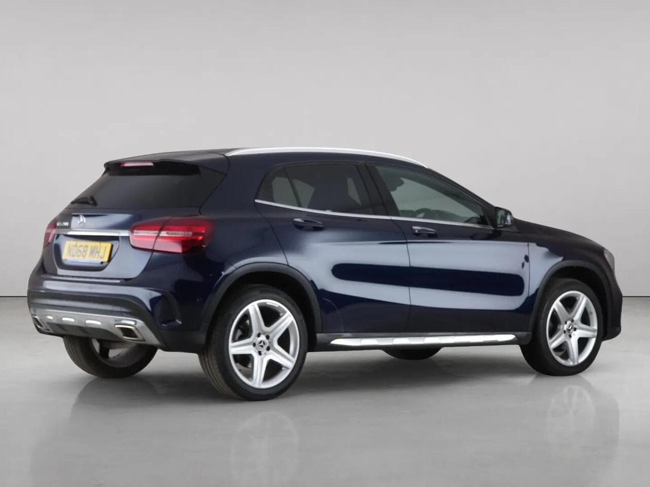 Mercedes-Benz GLA thumbnail Rear Right