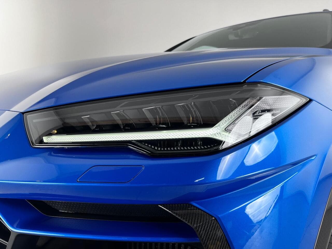 Lamborghini Urus thumbnail Lights Front