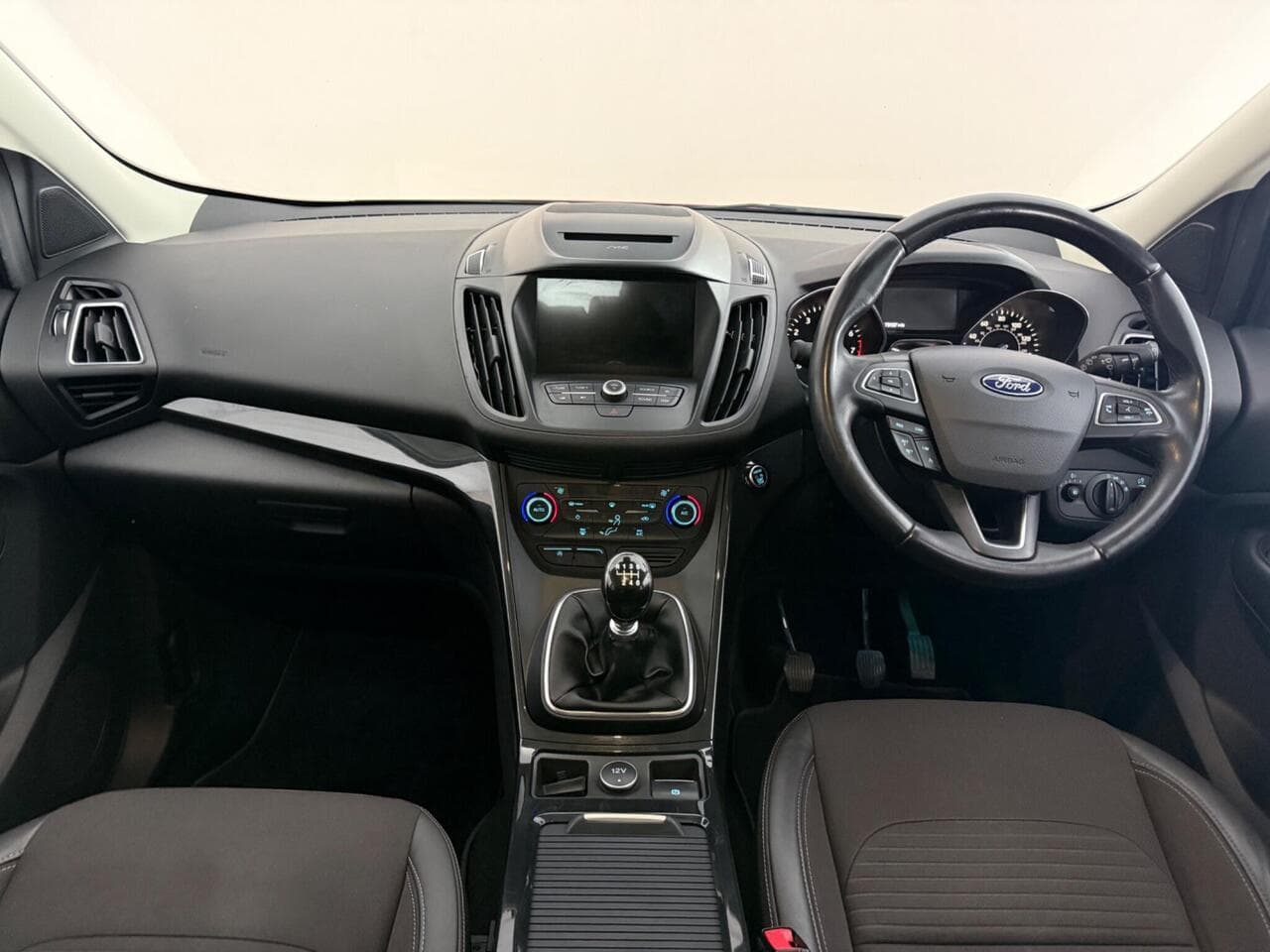 Ford Kuga thumbnail Interior Front