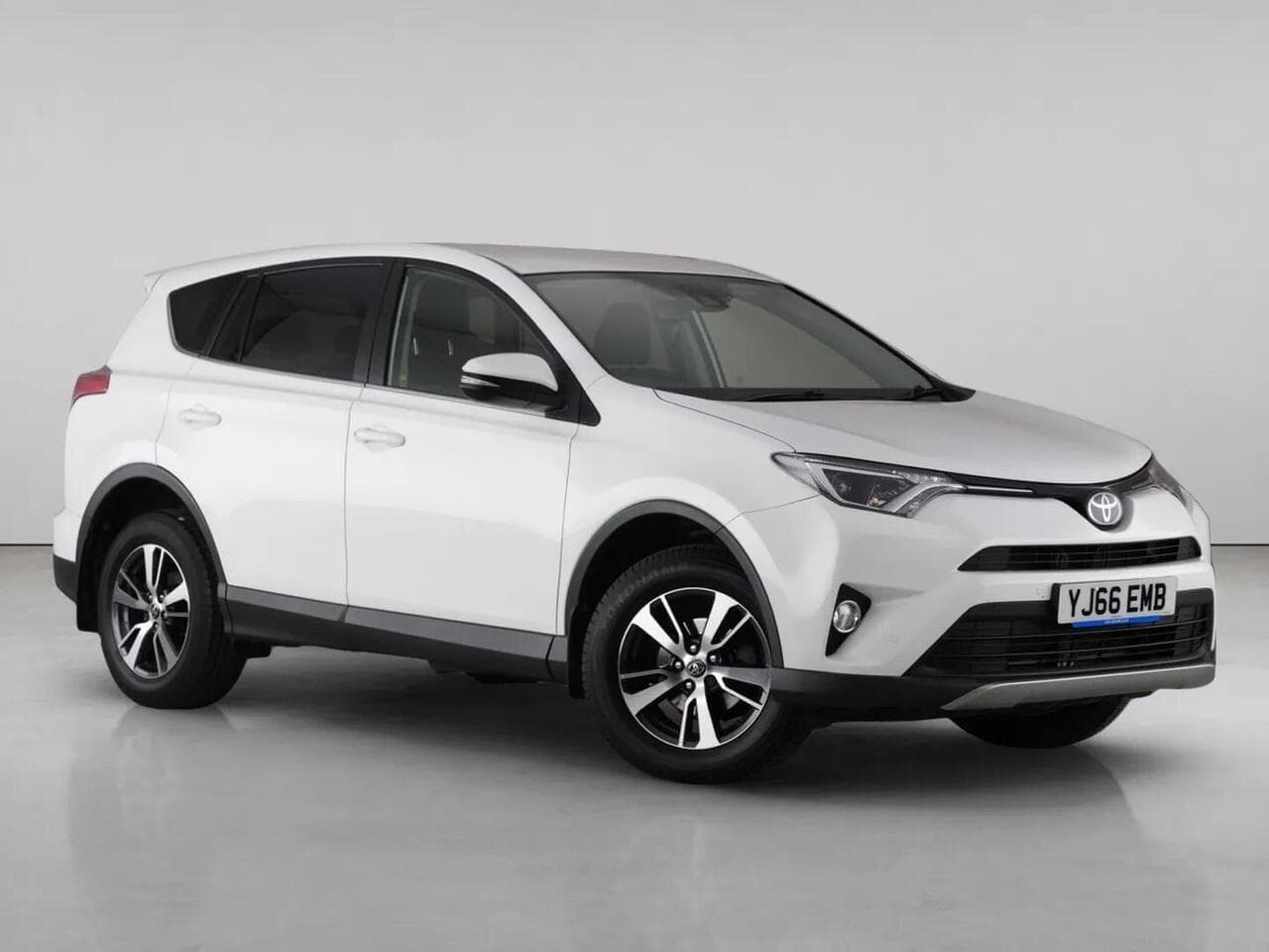 Toyota RAV4 - Toyota RAV4 2.0 D-4D Business Edition SUV 5dr Diesel Manual Euro 6 (s/s) (Safety Sense, Nav) (143 ps)