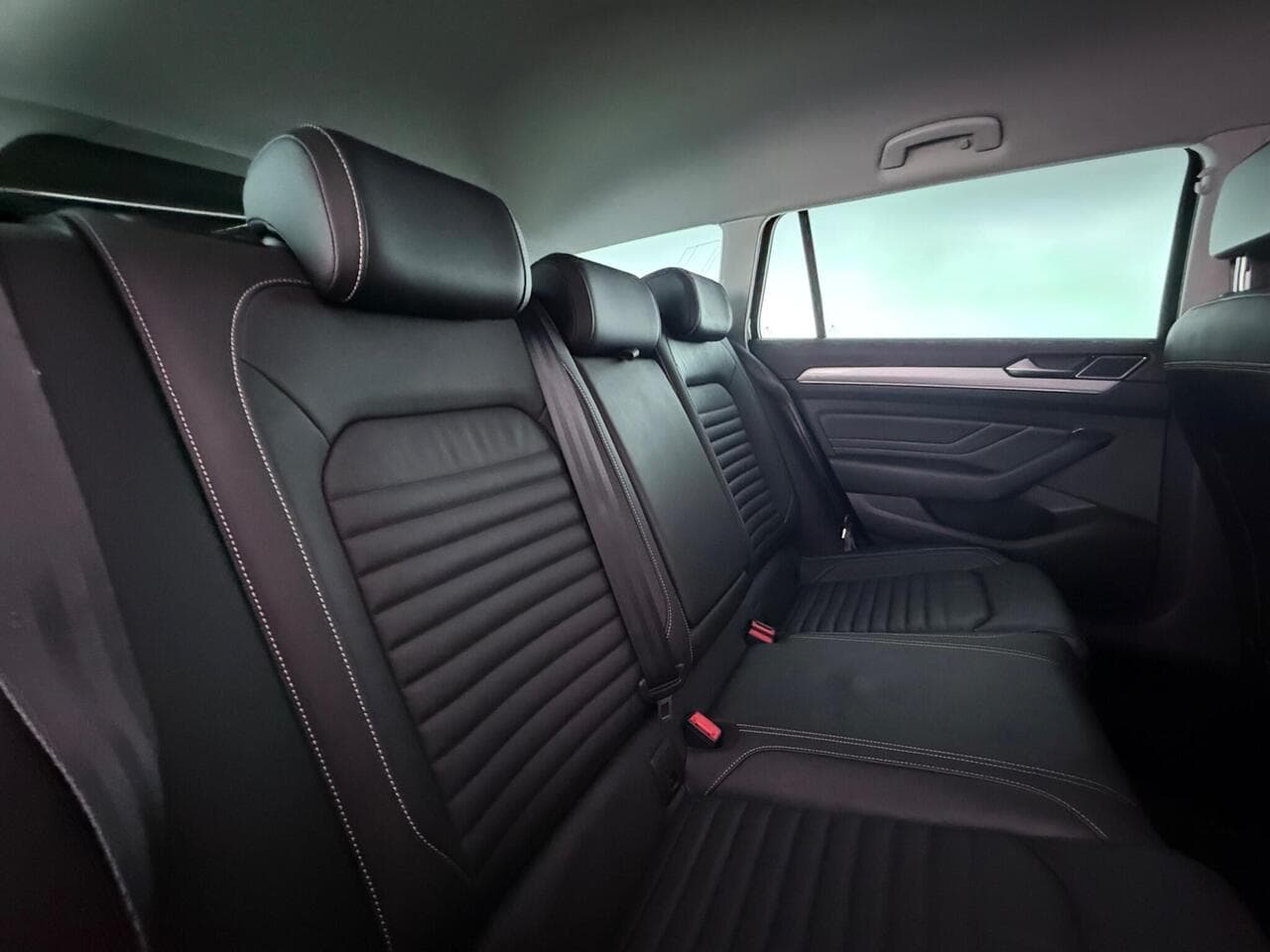 Volkswagen Passat thumbnail Seats Rear