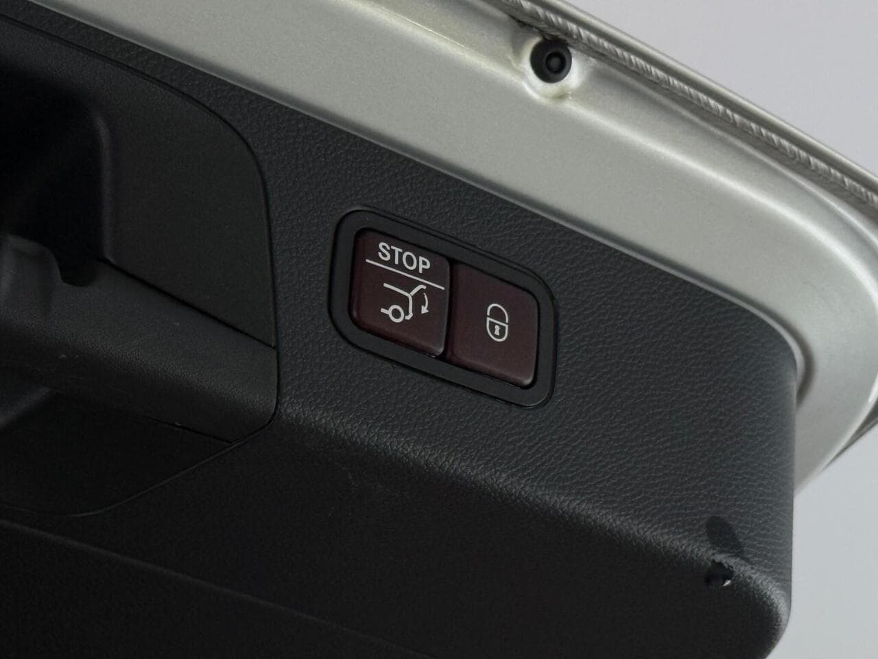 Mercedes-Benz GLC thumbnail Misc Controls