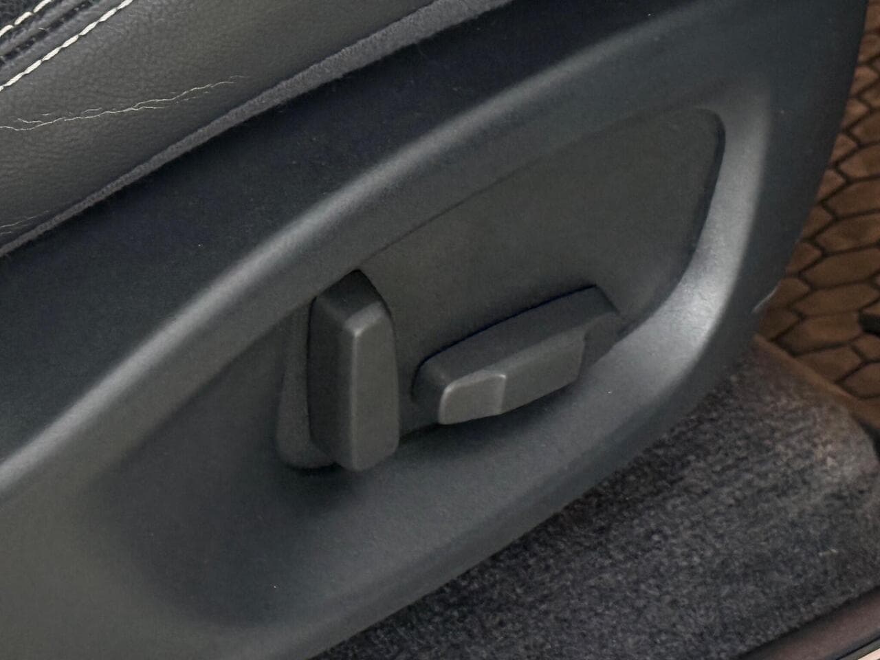 Jaguar E-PACE thumbnail Misc Controls