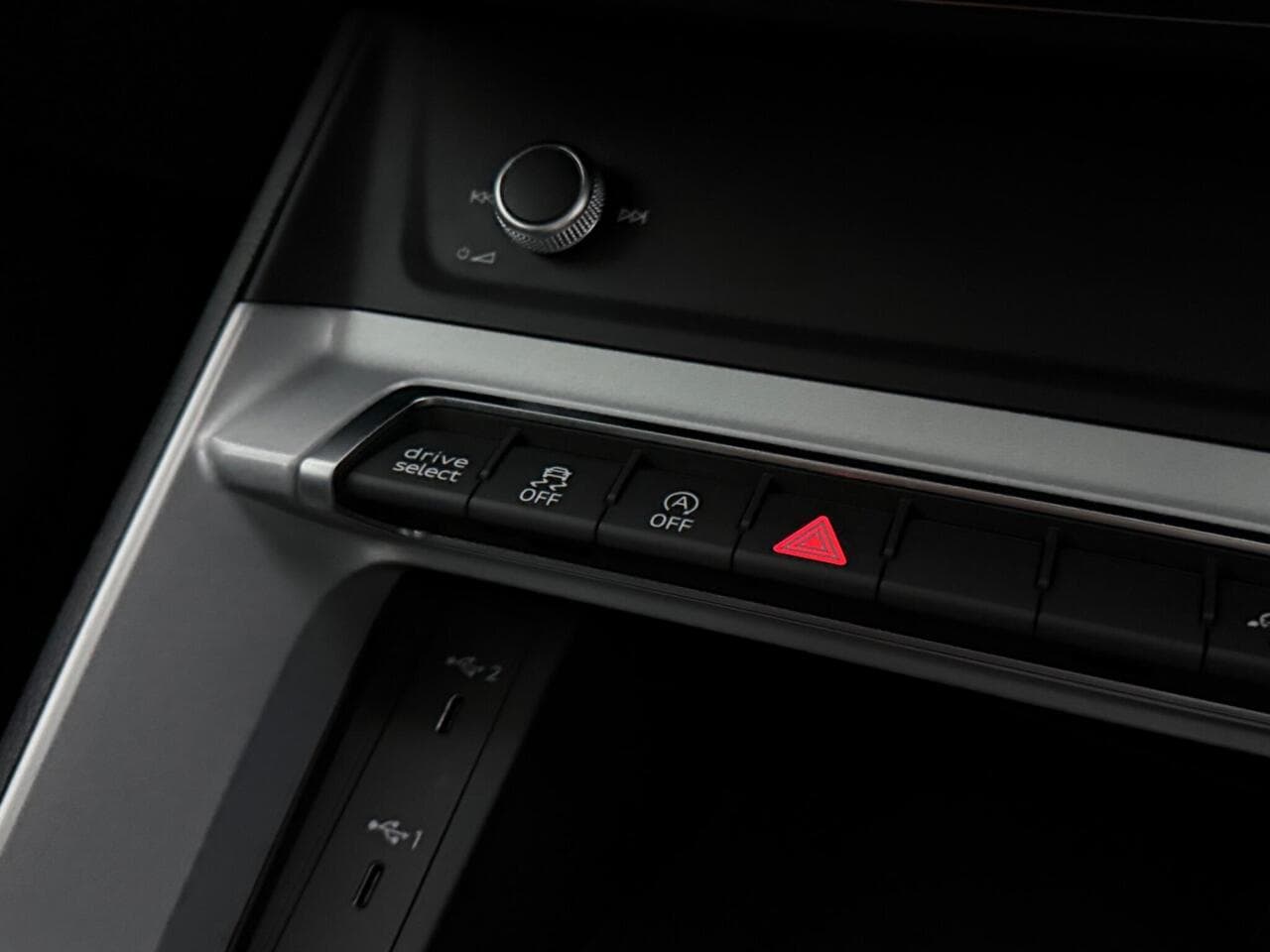 Audi Q3 thumbnail Misc Controls