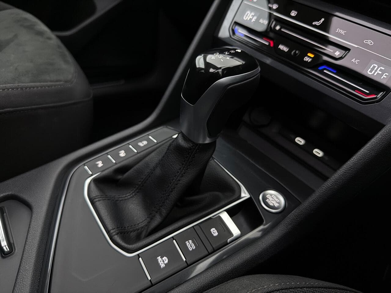 Volkswagen Tiguan Allspace thumbnail Interior Front