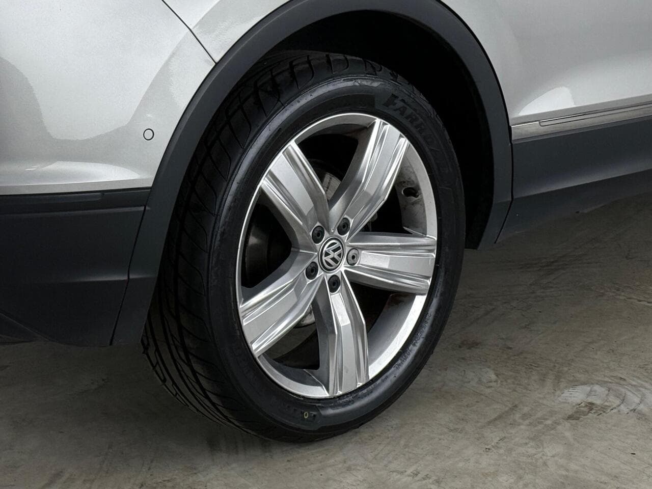 Volkswagen Tiguan thumbnail Wheel