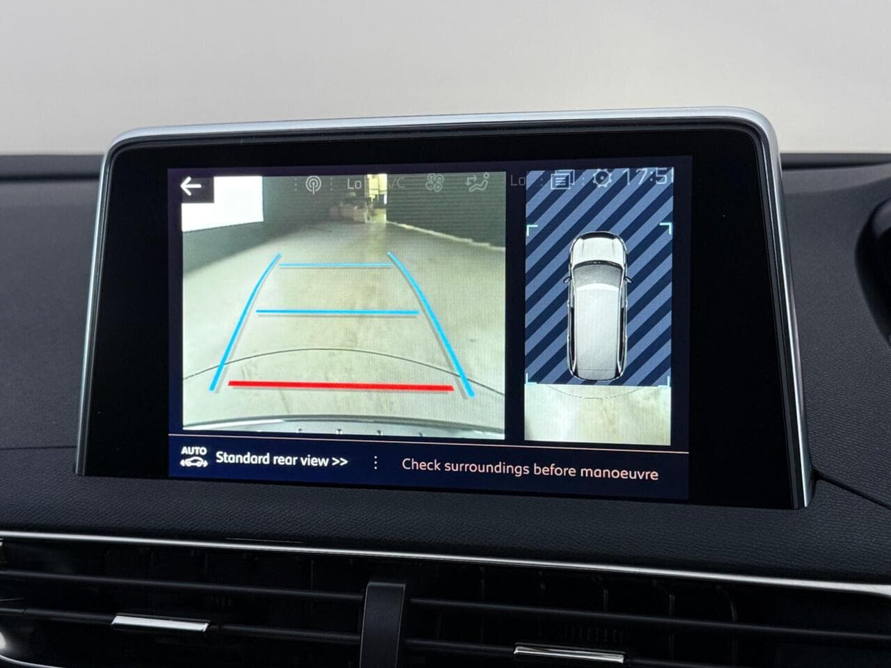 Peugeot 5008 thumbnail Infotainment System