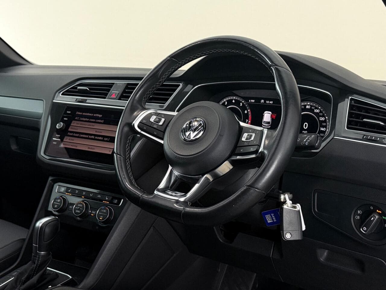 Volkswagen Tiguan thumbnail Steering Wheel
