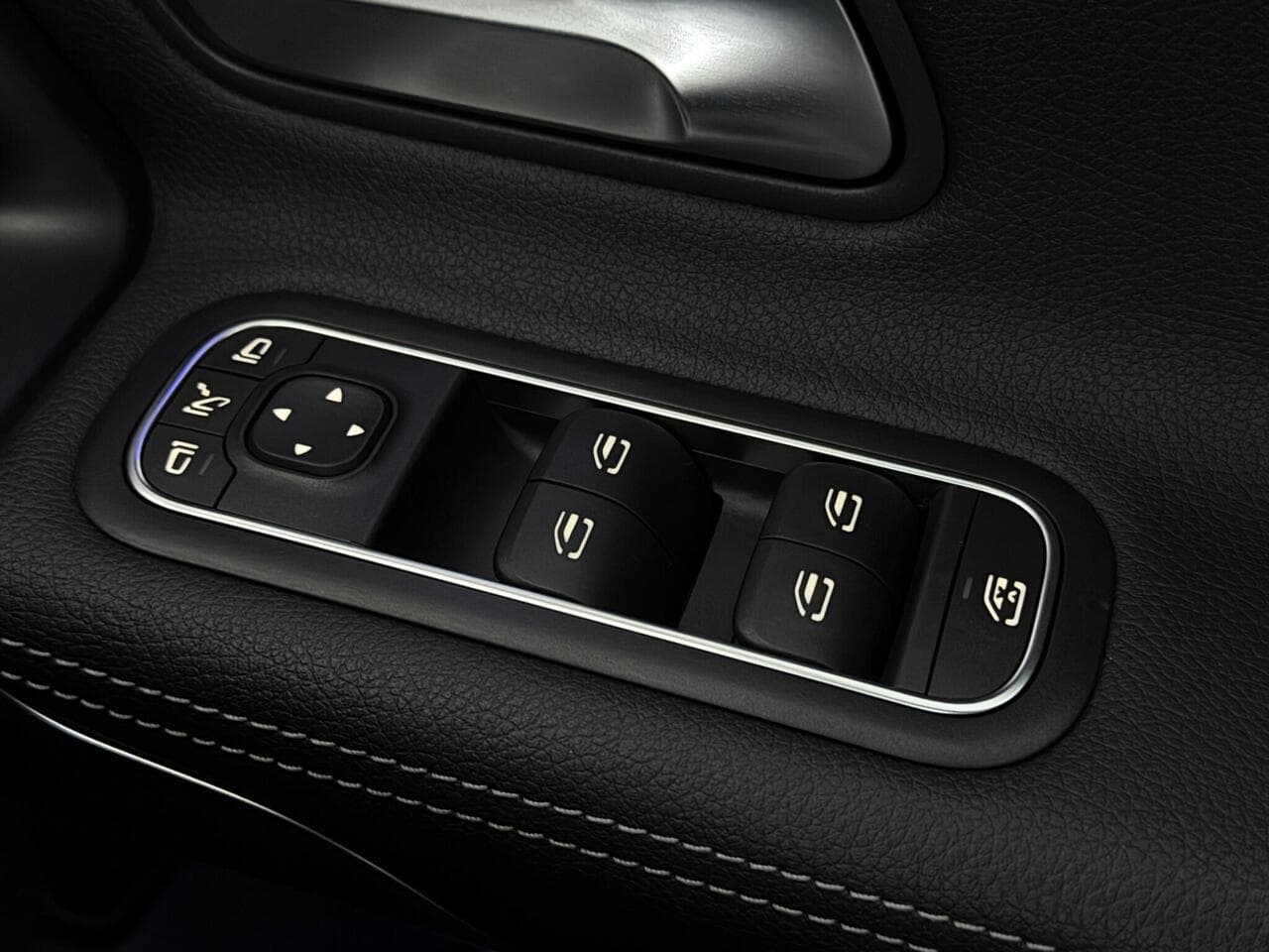 Mercedes-Benz CLA thumbnail Misc Controls