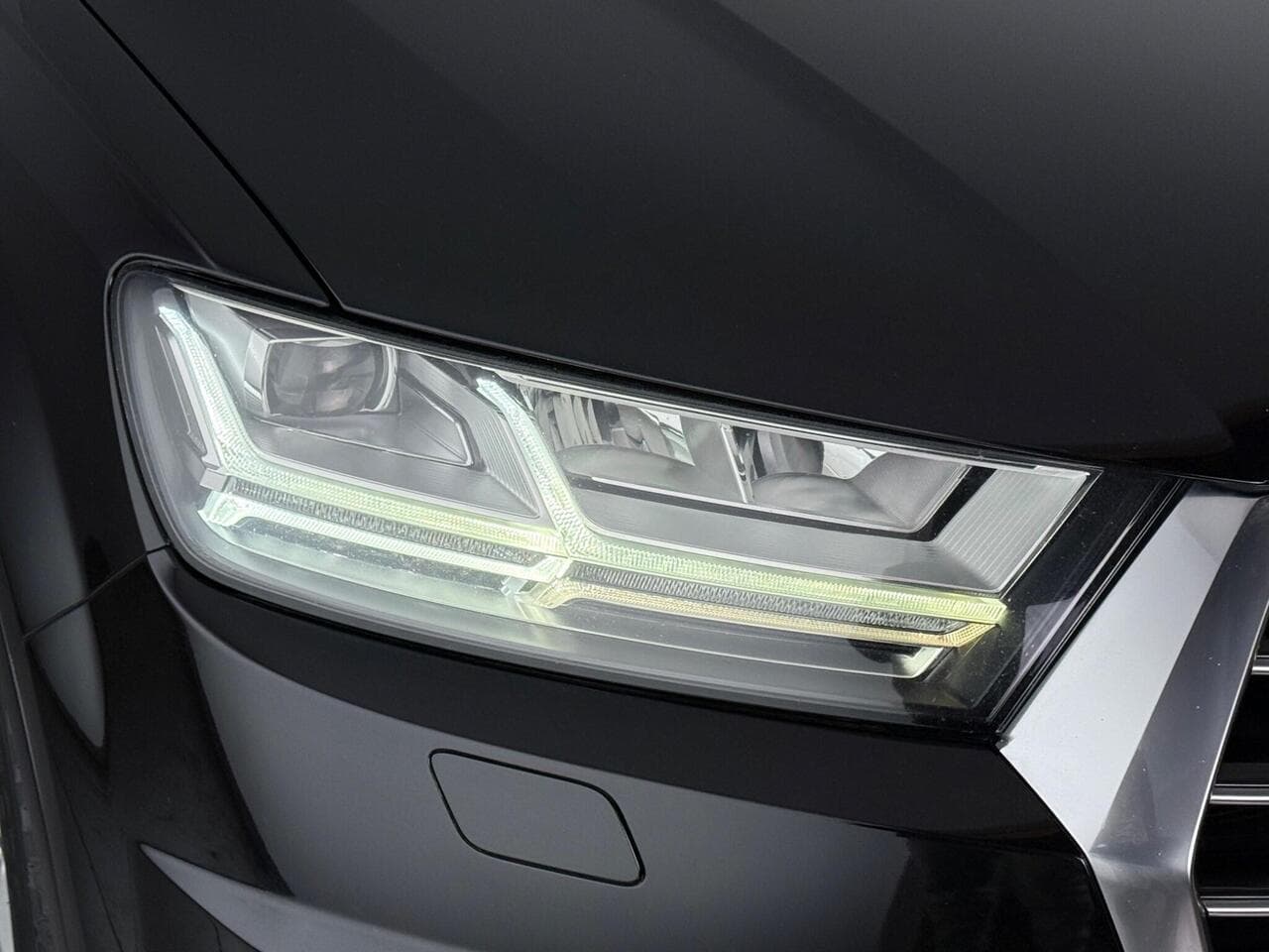 Audi Q7 thumbnail Lights Front