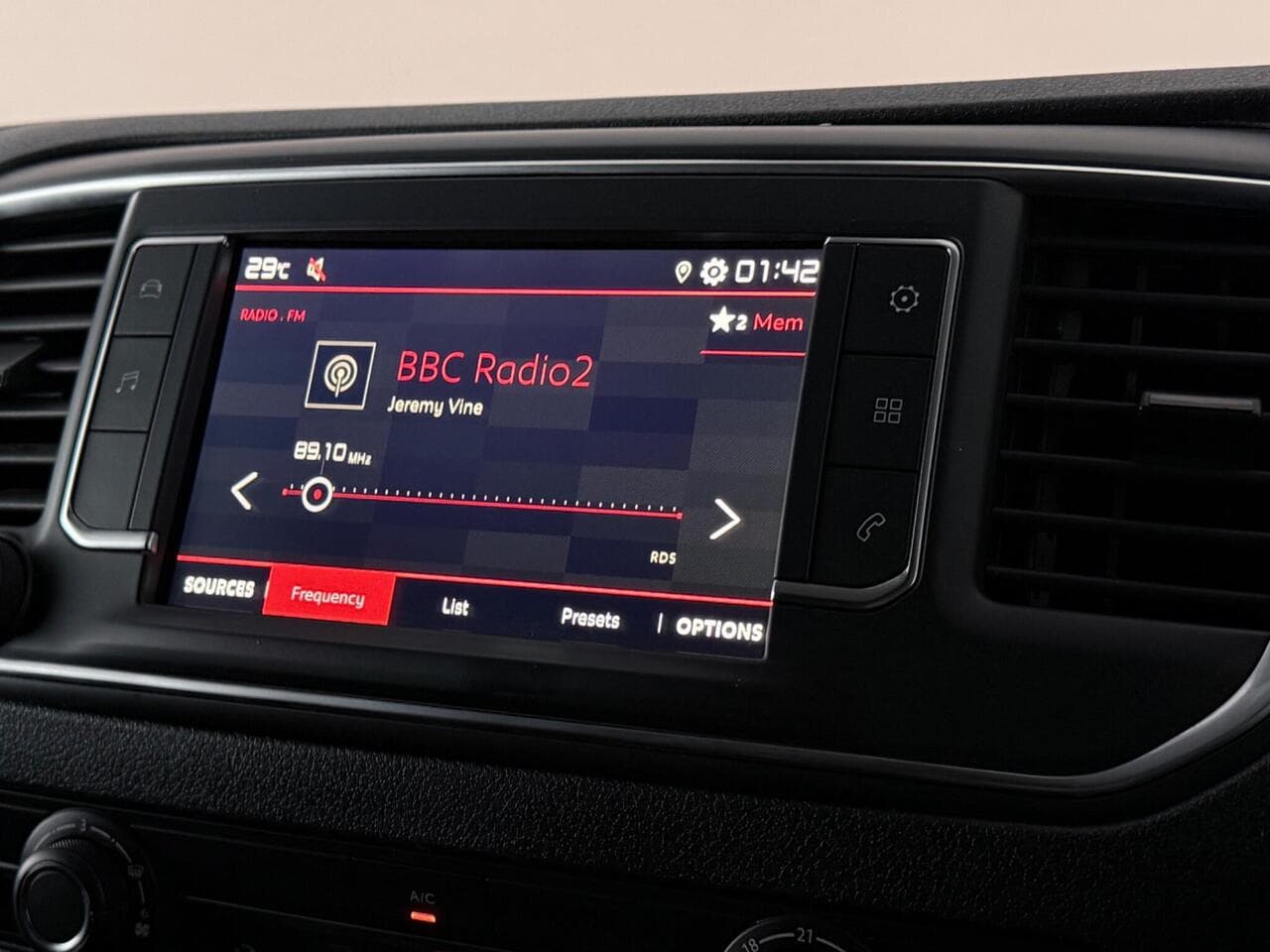 Citroen Dispatch thumbnail Infotainment System