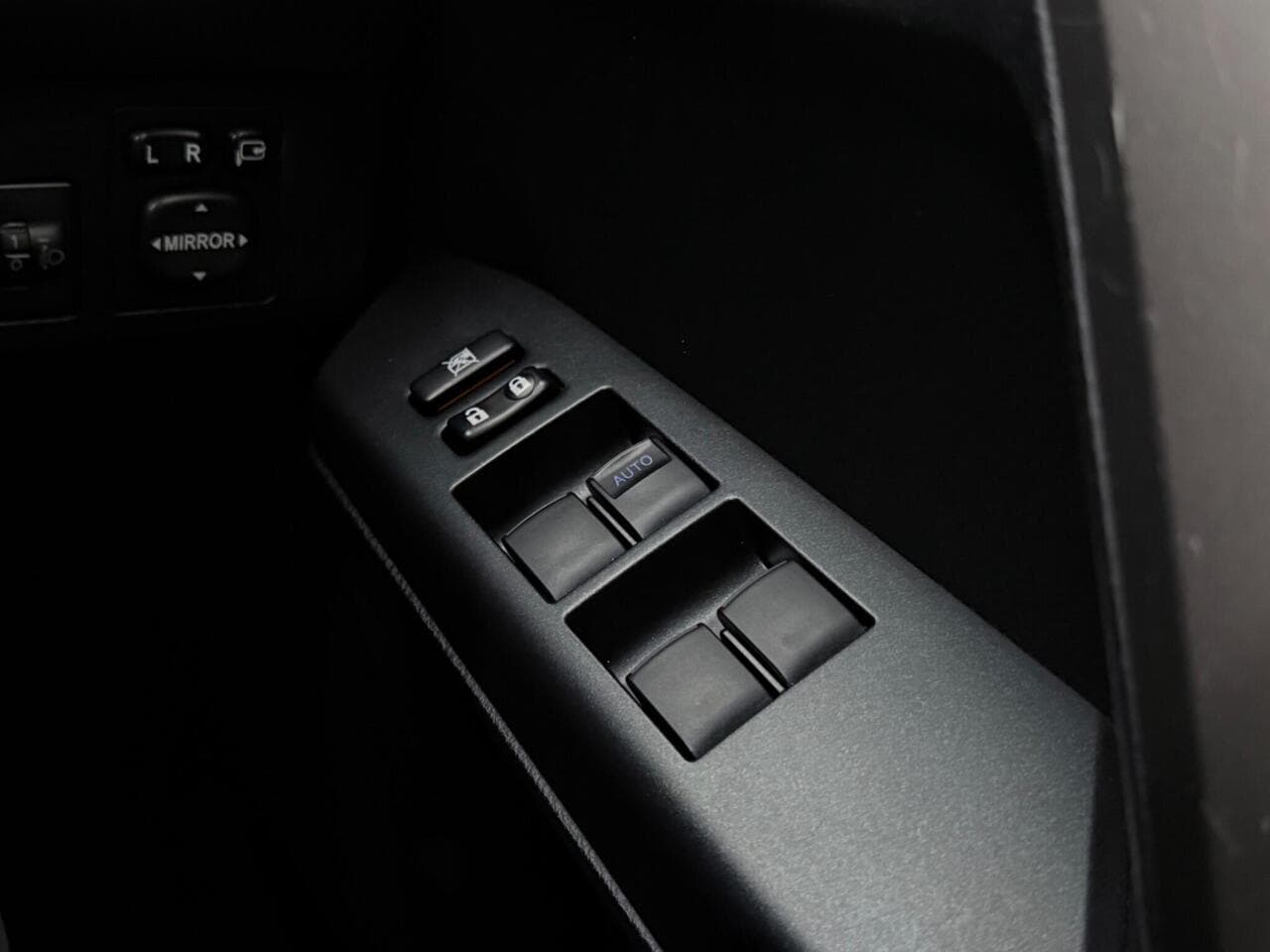 Toyota RAV4 thumbnail Misc Controls