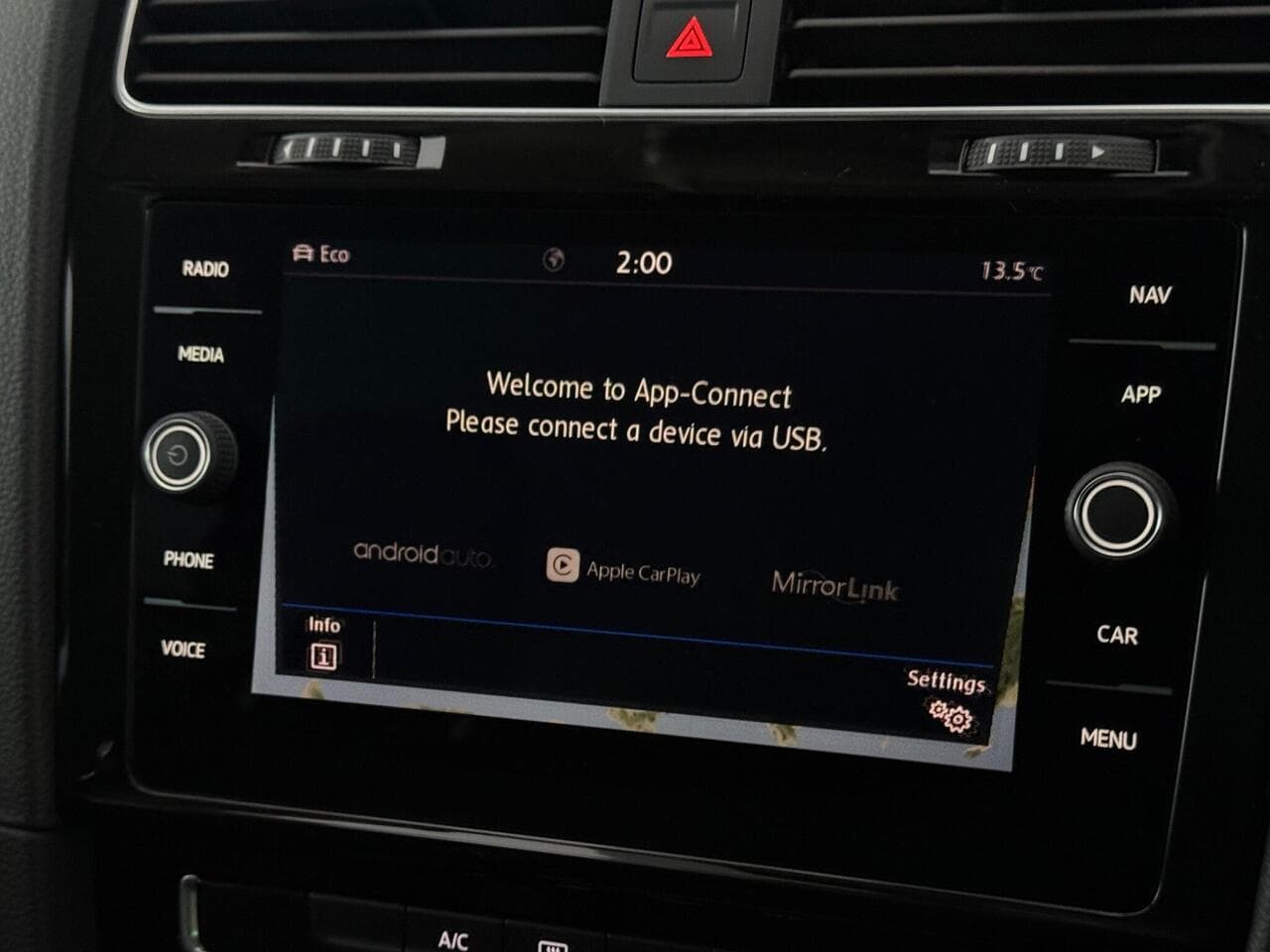 Volkswagen Golf thumbnail Infotainment System