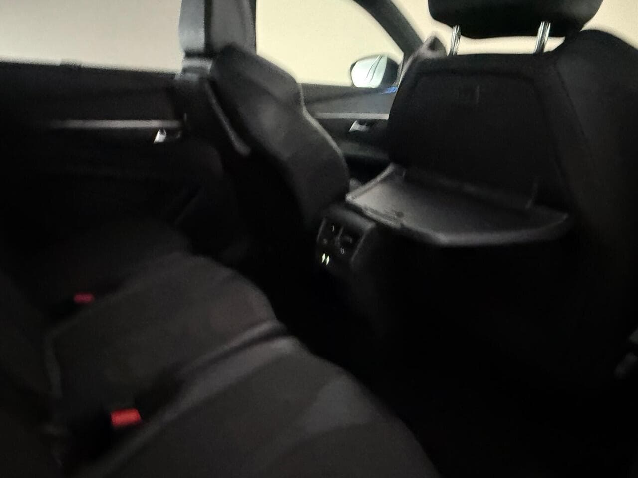 Peugeot 5008 thumbnail Seats Rear