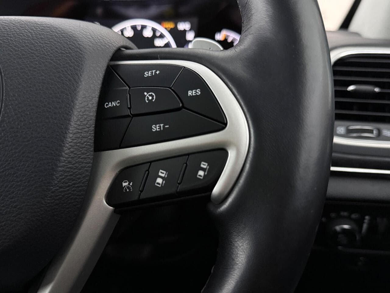 Jeep Grand Cherokee thumbnail Misc Controls