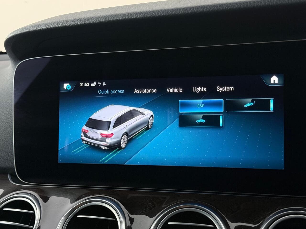 Mercedes-Benz E Class thumbnail Infotainment System