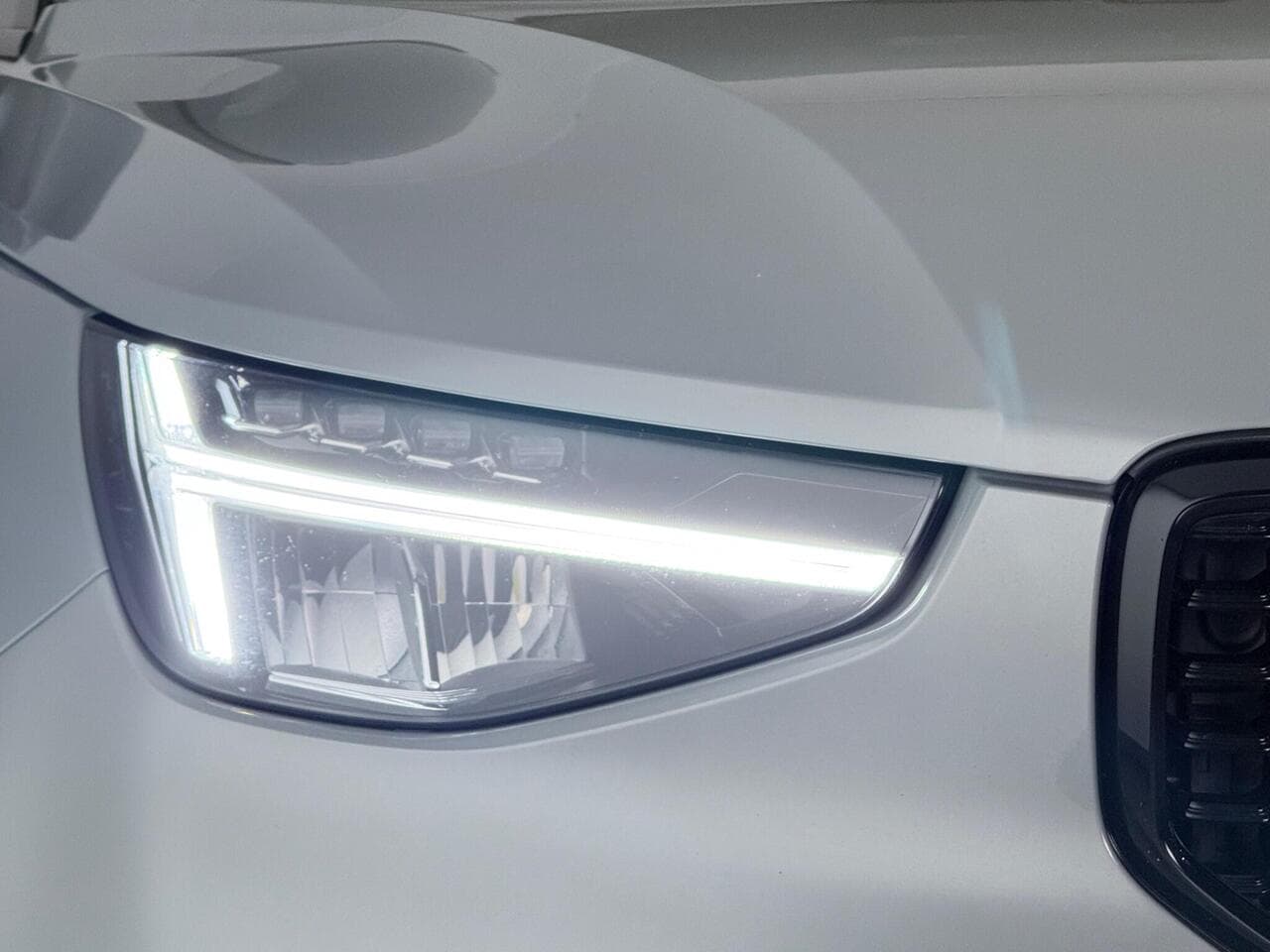 Volvo XC40 thumbnail Lights Front