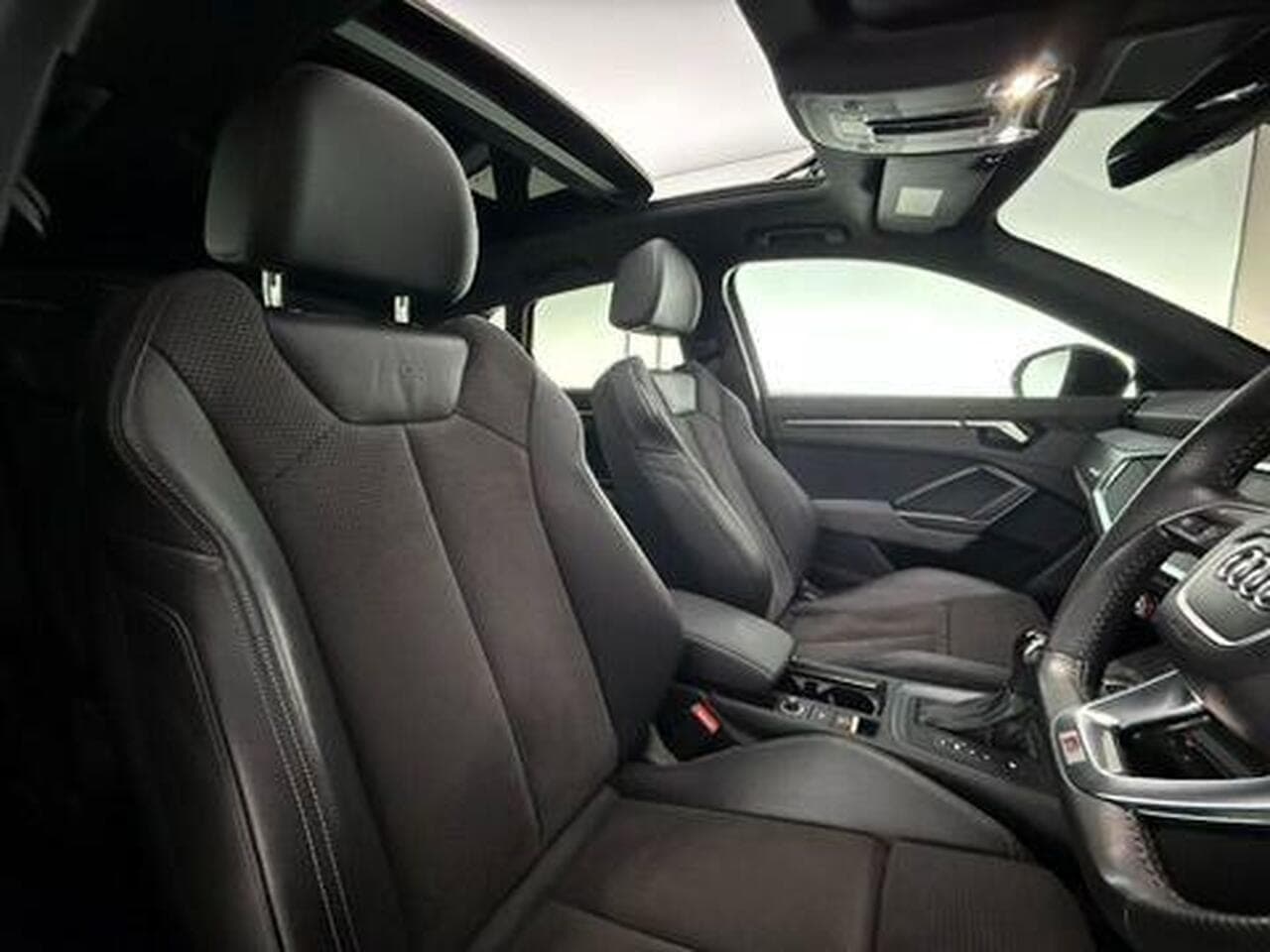Audi Q3 thumbnail Seat Driver