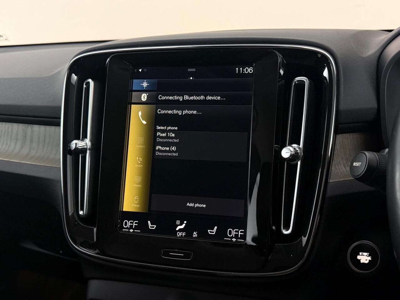 Volvo XC40 thumbnail Infotainment System