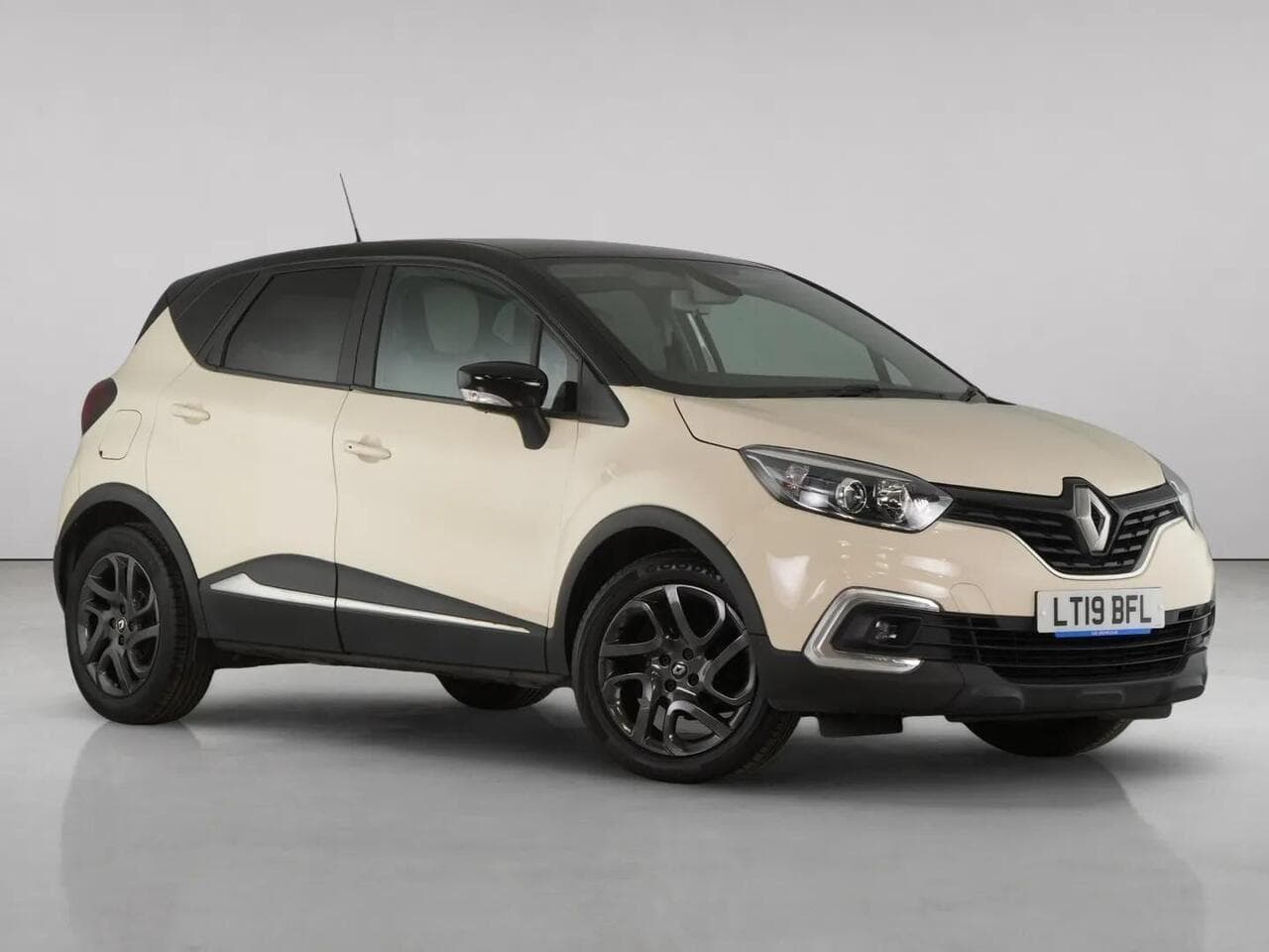 Renault Captur - Renault Captur 0.9 TCe ENERGY Iconic SUV 5dr Petrol Manual Euro 6 (s/s) (90 ps)