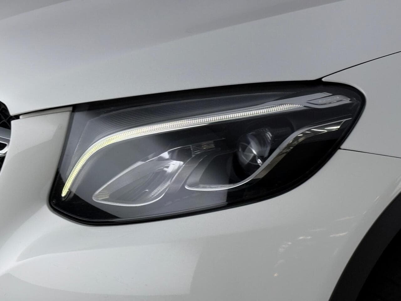 Mercedes-Benz GLC thumbnail Lights Front
