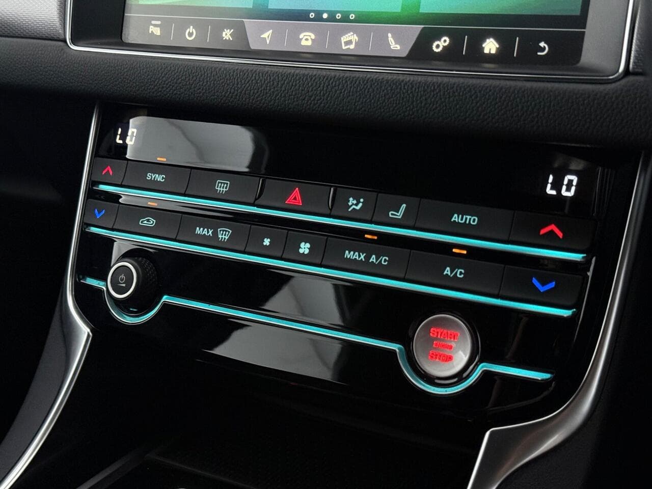 Jaguar XF thumbnail Infotainment System