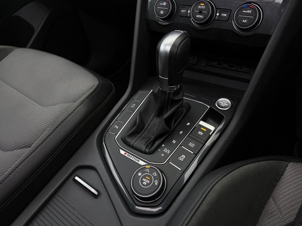 Volkswagen Tiguan Allspace thumbnail Interior Front