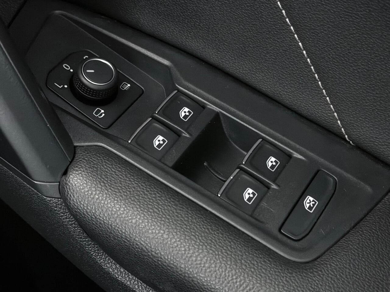 Volkswagen Tiguan thumbnail Misc Controls
