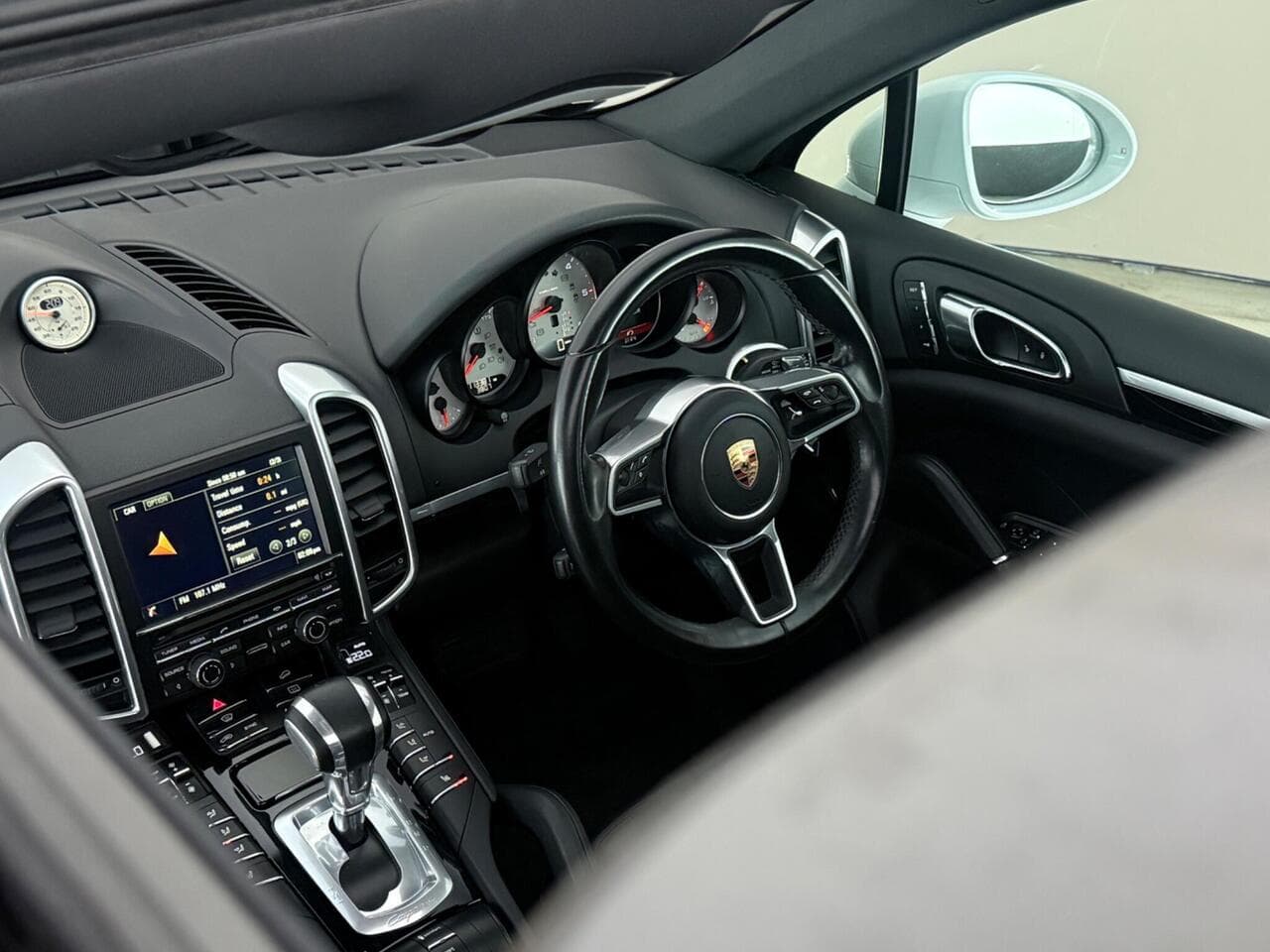 Porsche Cayenne thumbnail Interior Front