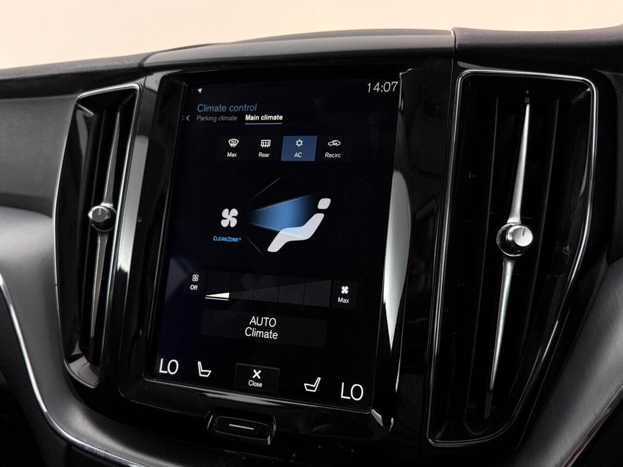 Volvo XC60 thumbnail Infotainment System