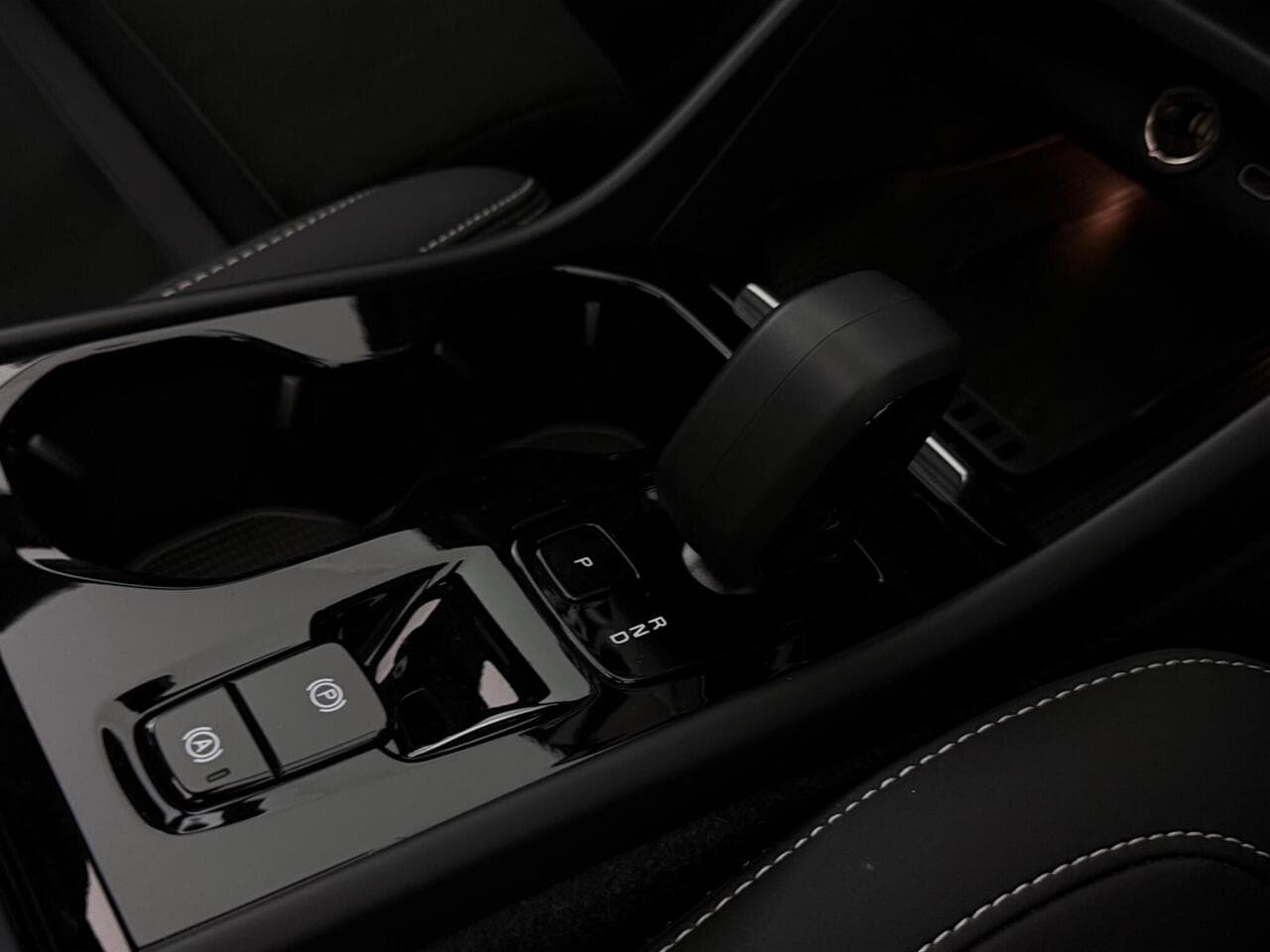 Volvo XC40 thumbnail Misc Controls