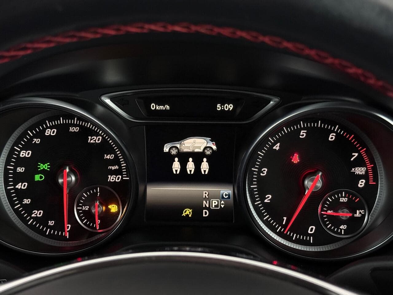 Mercedes-Benz GLA thumbnail Driver Instruments