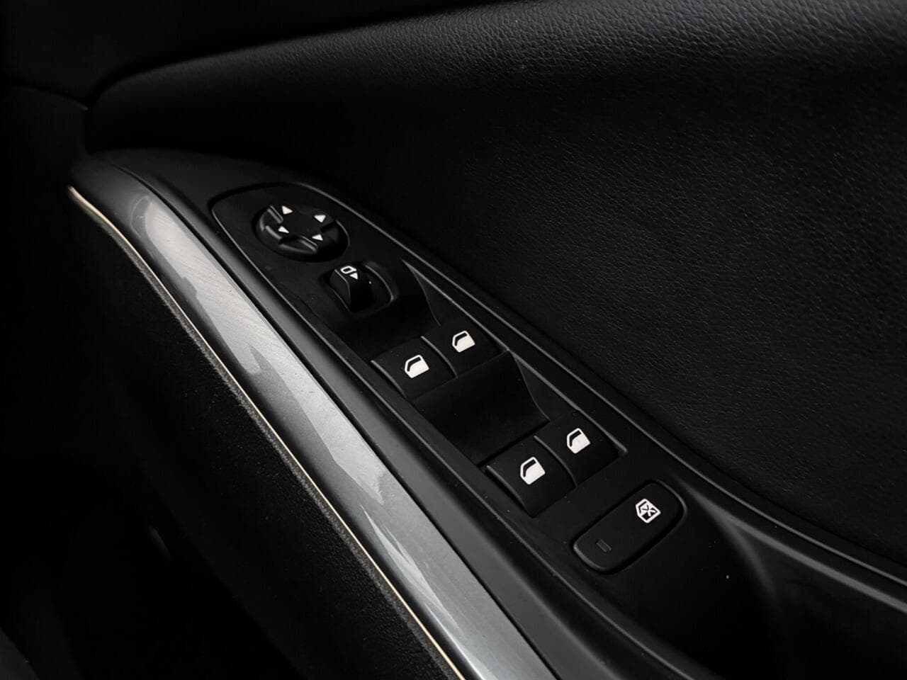 Vauxhall Grandland X thumbnail Misc Controls