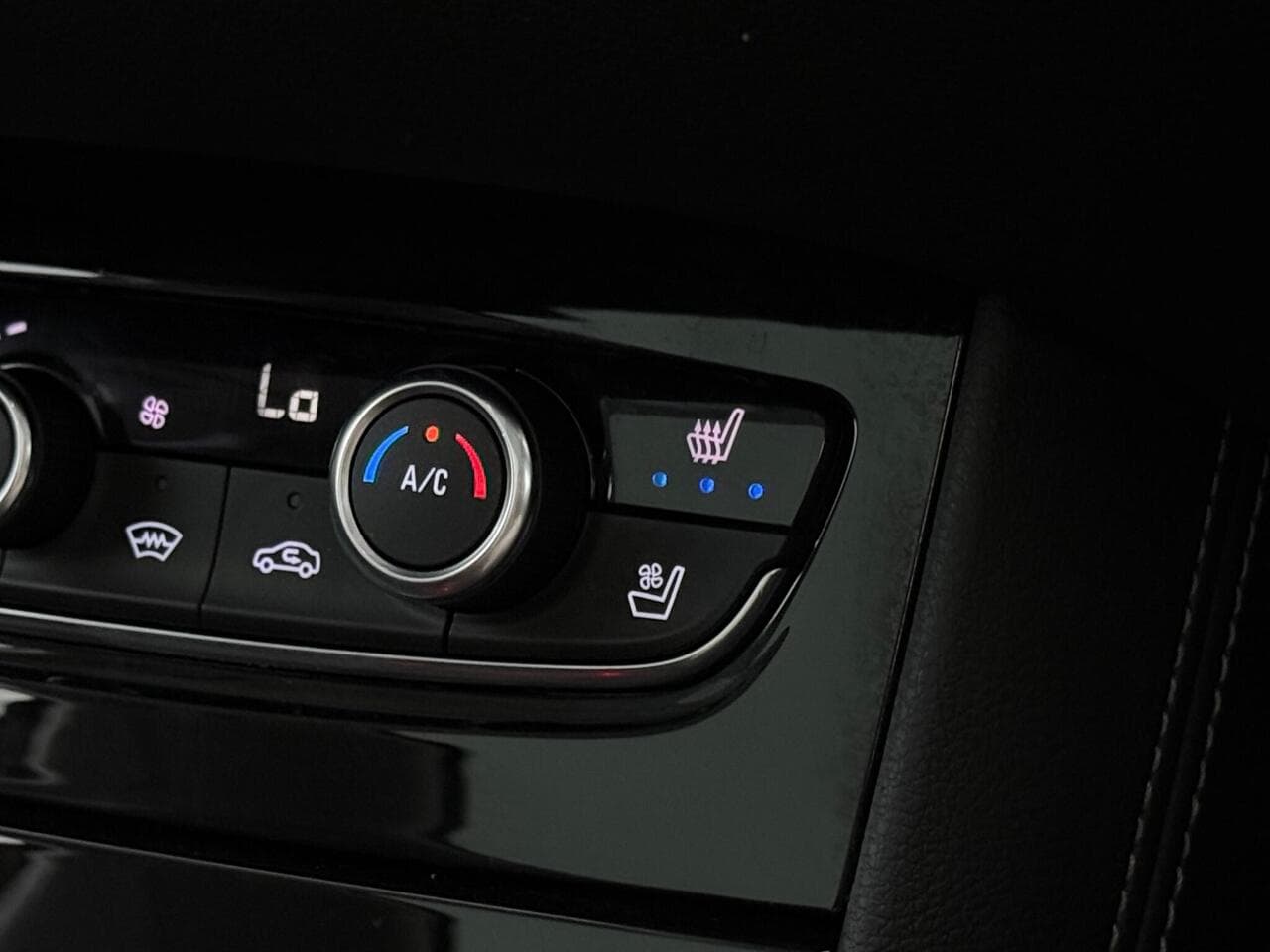Vauxhall Grandland X thumbnail Misc Controls
