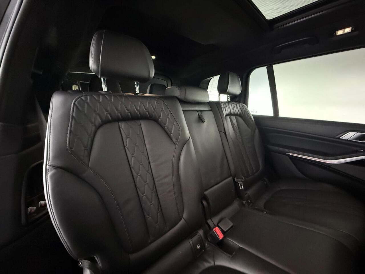 BMW X7 thumbnail Seats Rear