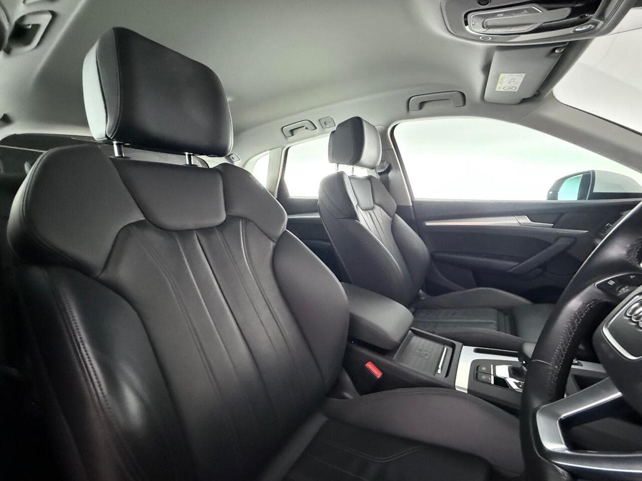 Audi Q5 thumbnail Seat Driver