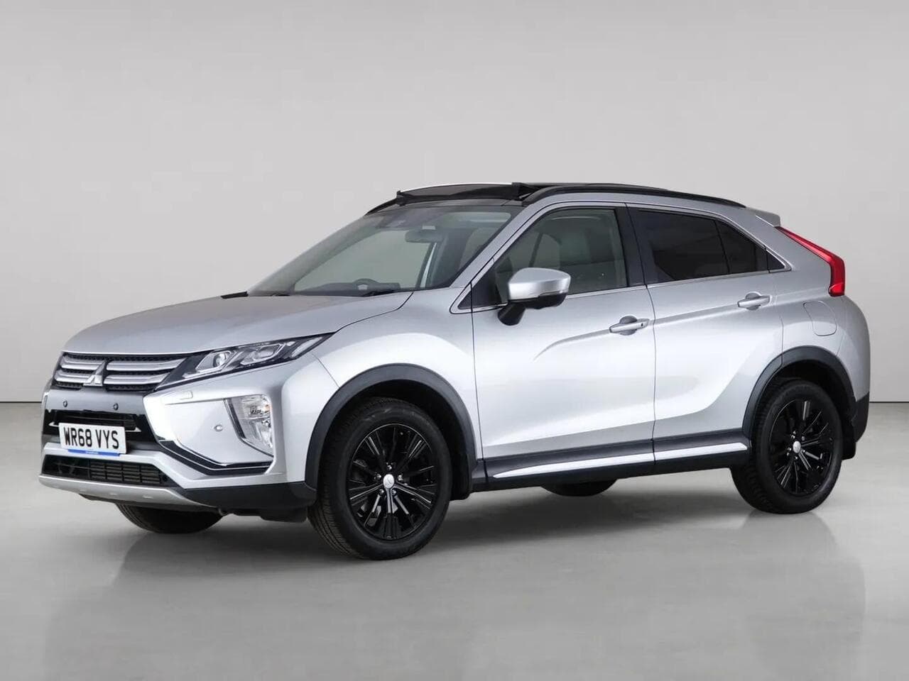 Mitsubishi Eclipse Cross thumbnail Front Left