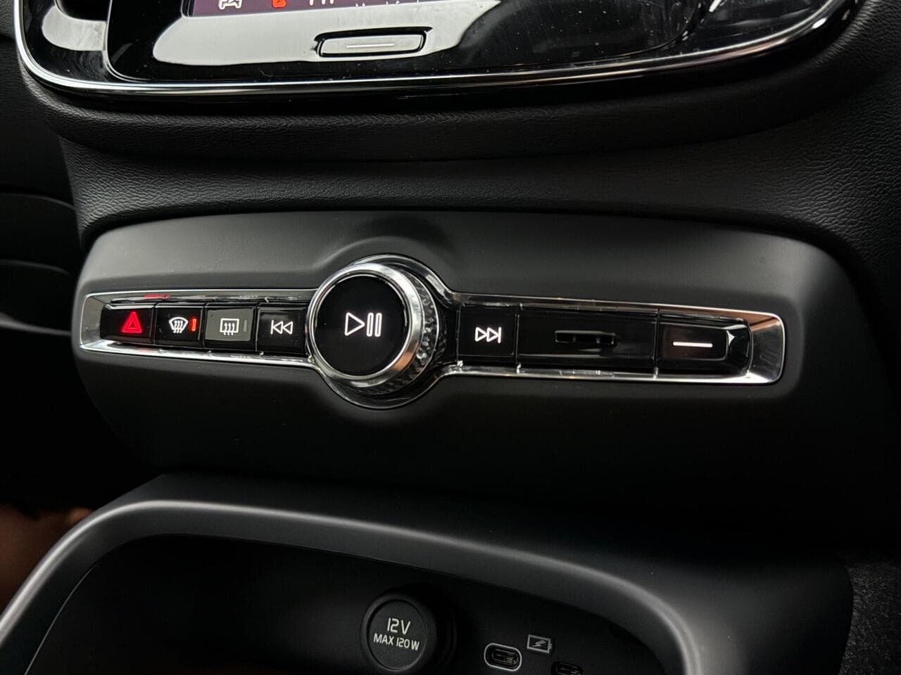 Volvo XC40 thumbnail Misc Controls