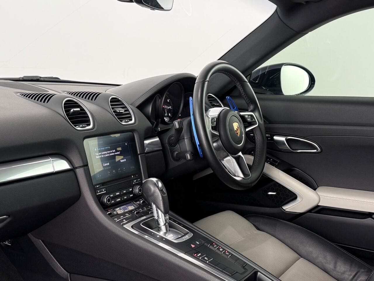 Porsche 718 Cayman thumbnail Interior Front