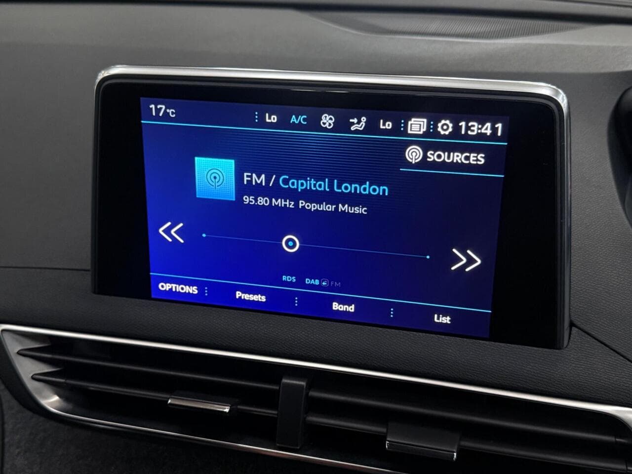 Peugeot 3008 thumbnail Infotainment System