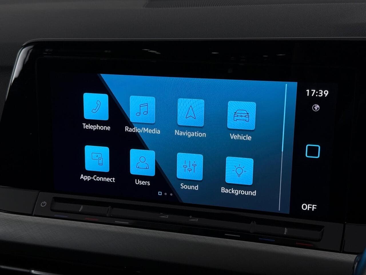 Volkswagen Golf thumbnail Infotainment System