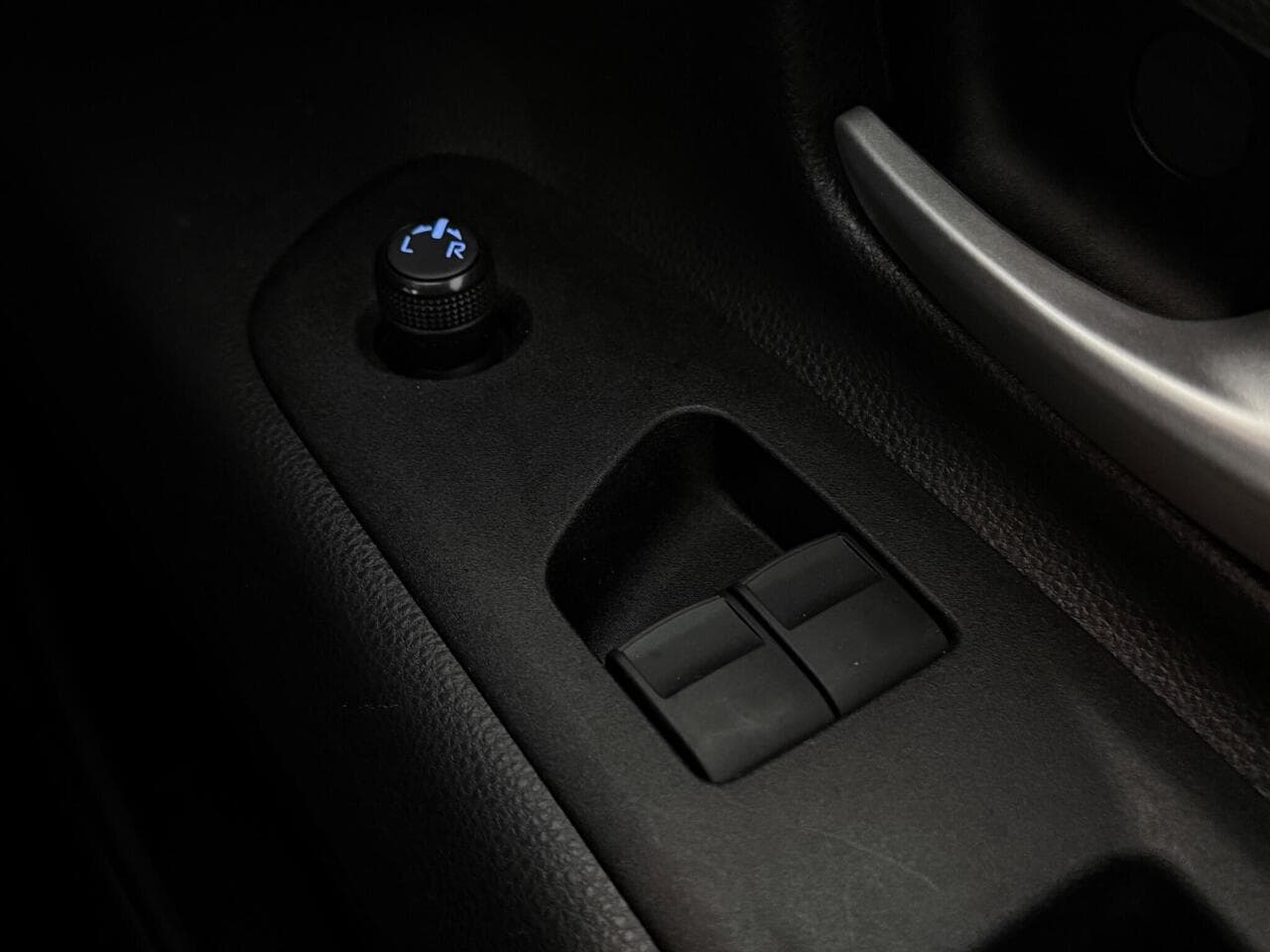 Toyota Aygo X thumbnail Misc Controls