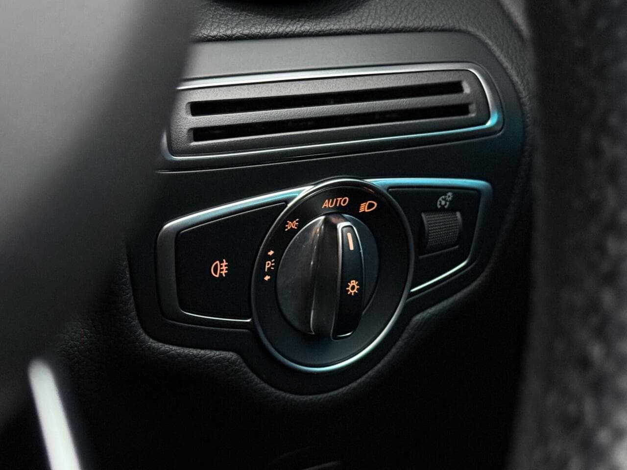 Mercedes-Benz GLC thumbnail Misc Controls