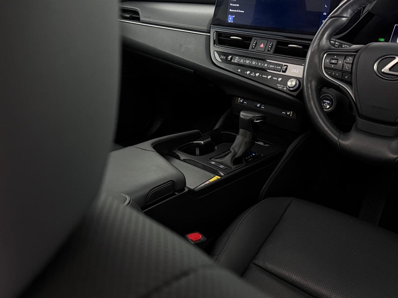 Lexus ES thumbnail Interior Front
