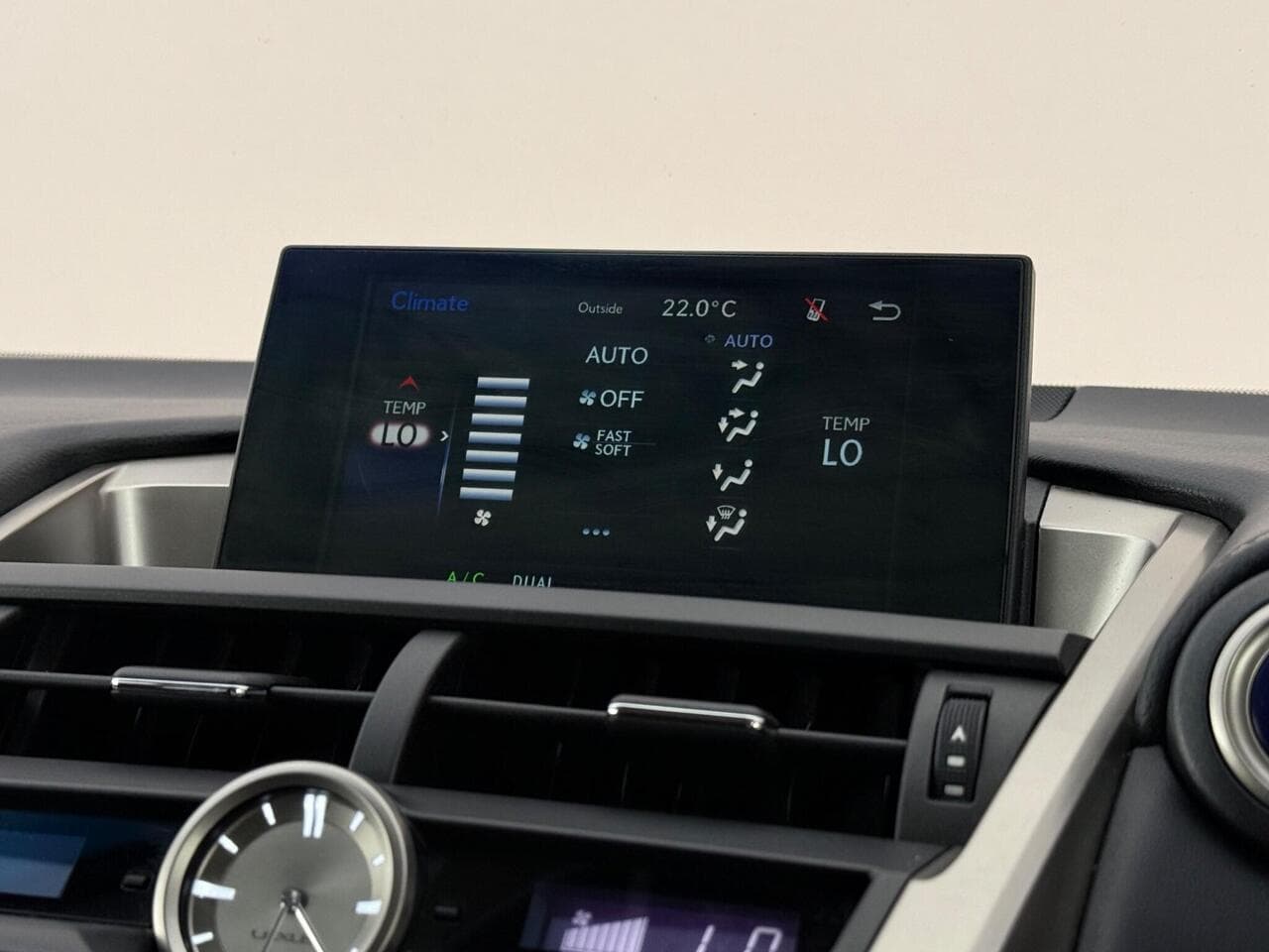 Lexus NX thumbnail Infotainment System