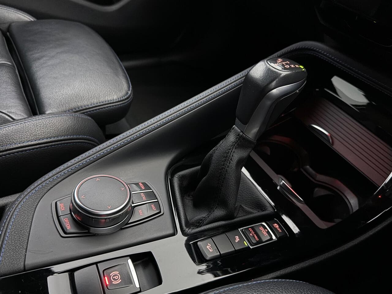 BMW X1 thumbnail Interior Front