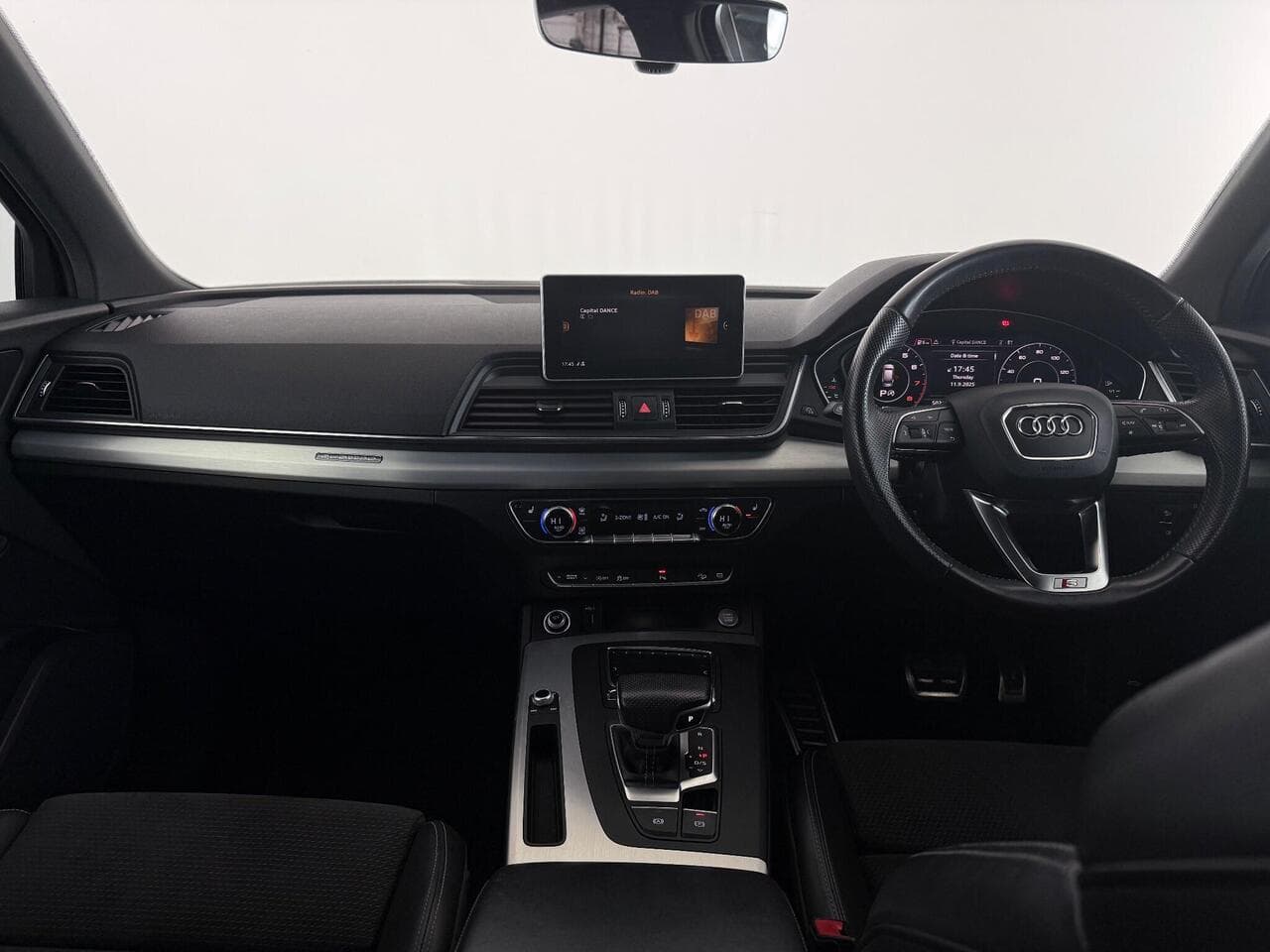 Audi Q5 thumbnail Interior Front