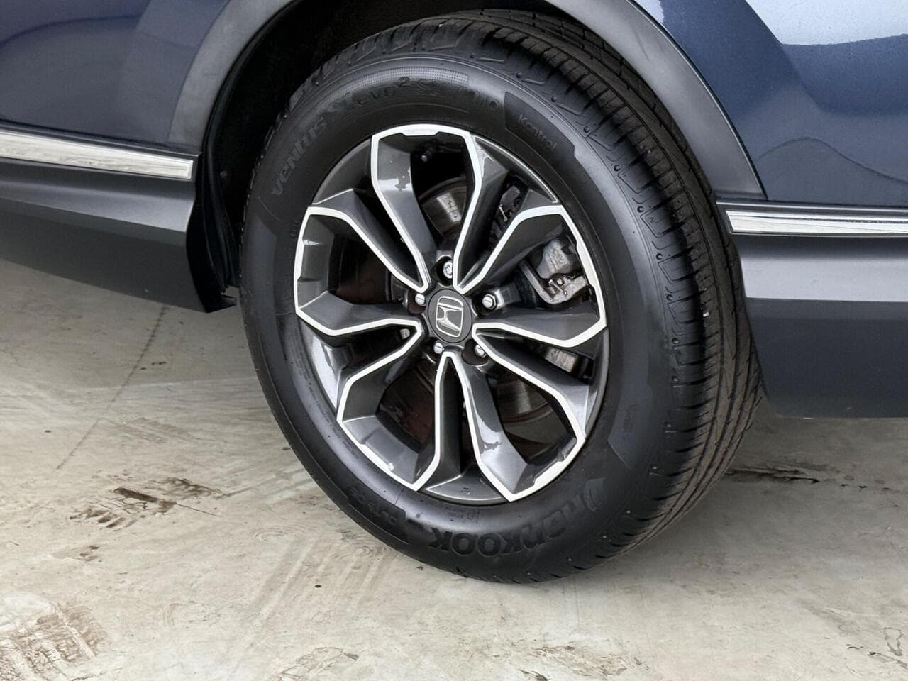 Honda CR-V thumbnail Wheel